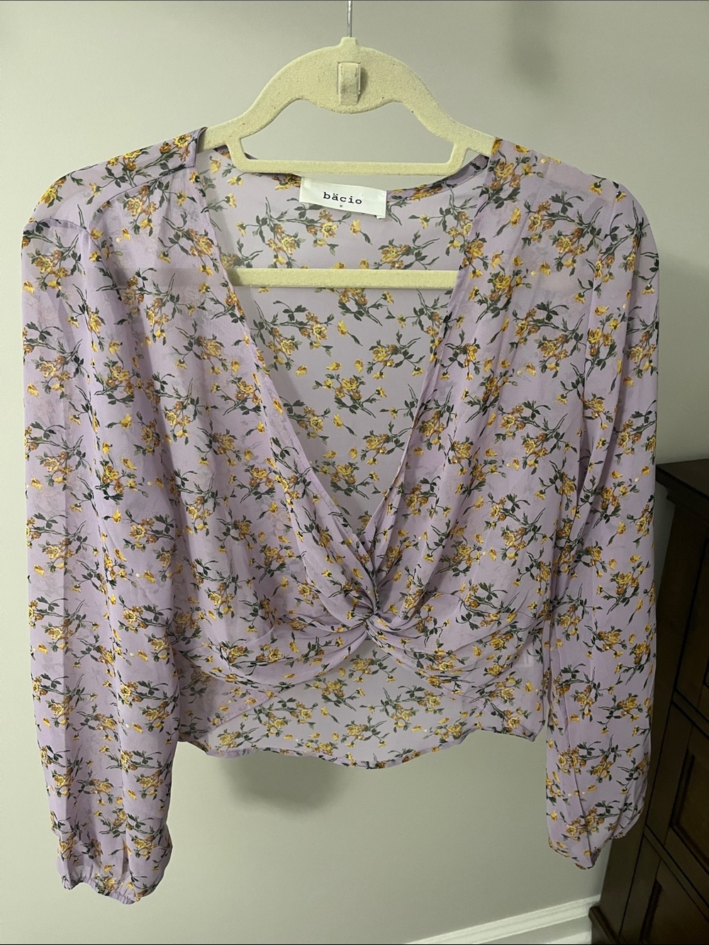 BACIO Lavender Floral Twist-Front Women's Blouse